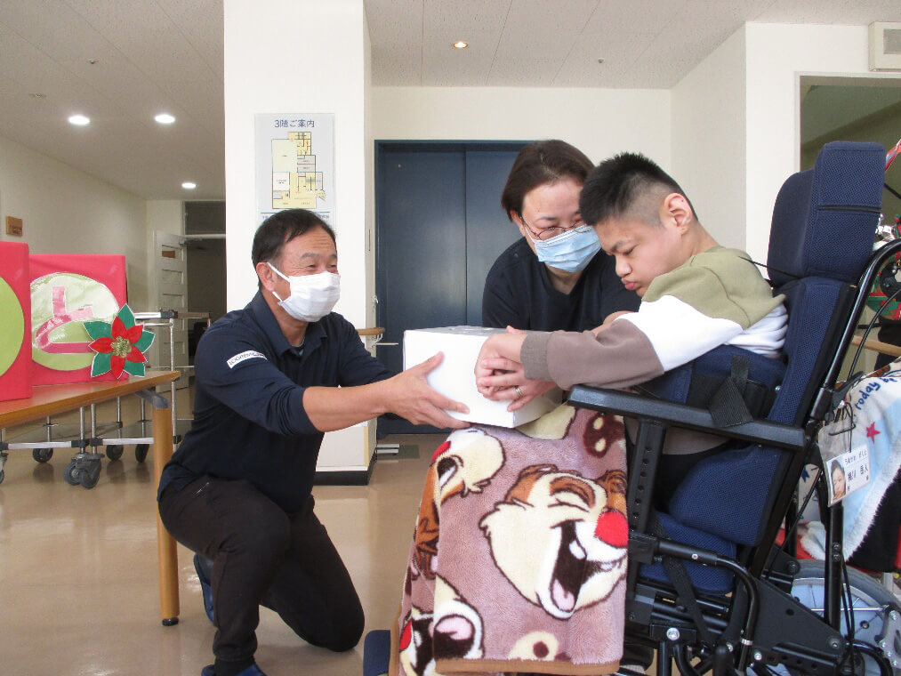 ロジテム九州様にクリスマスケーキを戴きました。